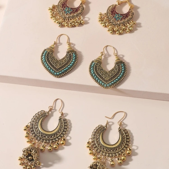 Set of 3 jhumkas. Antique gold jhumkas - Picture 2 of 3